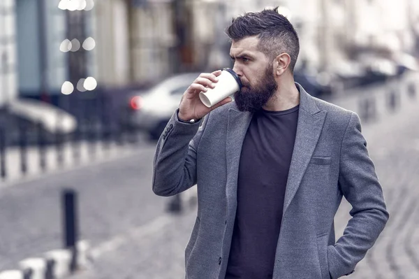 Lezzetli Içecek Adam Hipster Içki Kahve Kağıt Bardak Sakallı Bakımlı — Stok fotoğraf