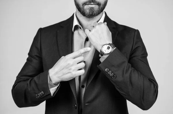 Beskärd Man Affärsman Kostym Peka Finger Tid Lyx Klocka Armbandsur — Stockfoto