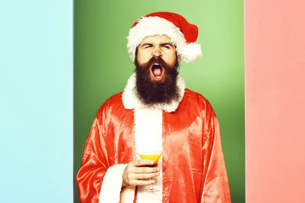 Yakışıklı Sakallı Uzun Sakallı Komik Sakallı Noel Baba Elinde Noel — Stok fotoğraf
