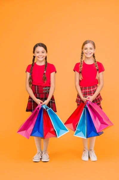 Díky Nákup Dívky Nakupují Šťastné Děti Nákupními Taškami Úspěšného Nákupu — Stock fotografie