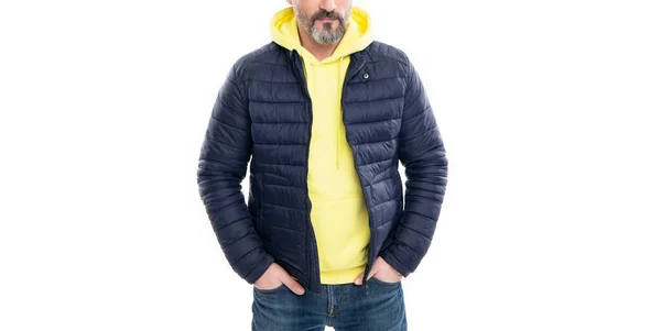秋のジャケットだ 男の暖かいジャケット 白地に隔離されたジャケットに身を包んだ男の姿 スタジオで暖かいジャケットを着て — ストック写真
