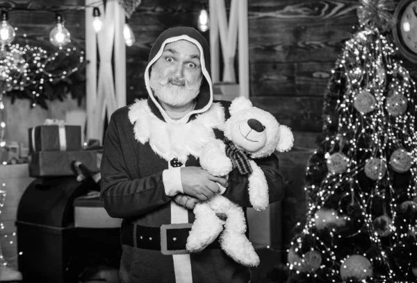 Mooie Knuffel Kerstman Volwassen Man Met Witte Baard Kerstsfeer Opa — Stockfoto