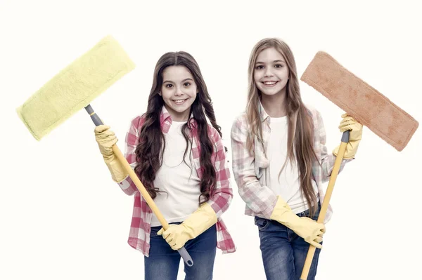 Irmãs Segurar Esfregonas Molhadas Pronto Começar Dia Limpeza Meninas Crianças — Fotografia de Stock