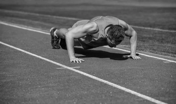 Αθλητική Επιτυχία Άντρας Αθλητής Κάνει Πρωινή Άσκηση Ασκήσεις Pushups Αθλητής — Φωτογραφία Αρχείου