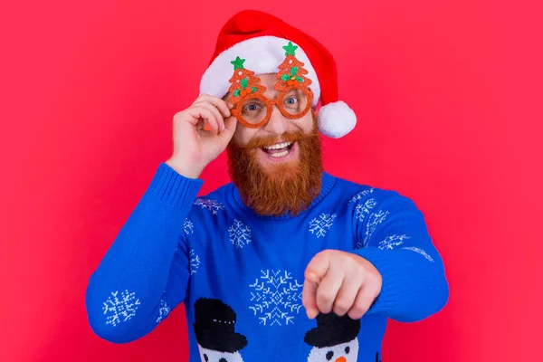 Novoroční Párty Zábava Šťastný Muž Brýlích Baví Nový Rok Ukazováček — Stock fotografie
