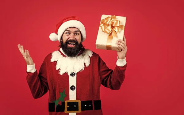 Geniet Van Nieuwjaarsfeest Vrolijke Man Met Baard Kerstman Kostuum Brutale — Stockfoto