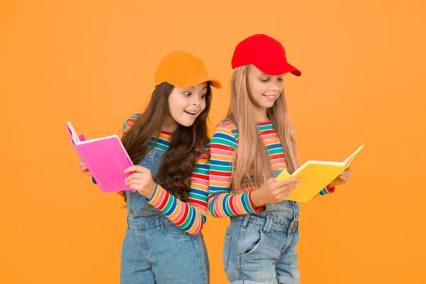 Kids Girls Books Study Together Study Group Can Help Solidify — Stock Photo, Image