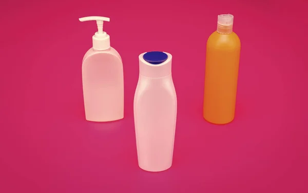 Yenilenebilir Hdpe Kozmetik Banyo Ürünleri Kapakları Pompa Dağıtıcı Pembe Arka — Stok fotoğraf