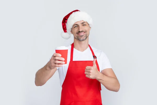 Volwassen Kerstman Rode Kerstman Hoed Schort Houden Koffiebeker Duim Omhoog — Stockfoto