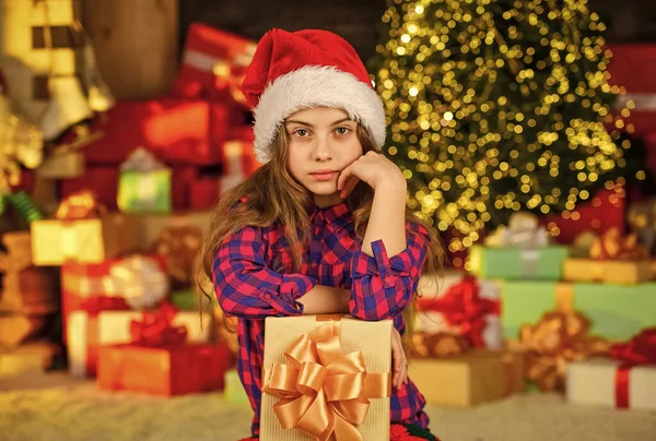 온라인 쇼핑을 Xmas 크리스마스 배달이요 아름다운 장식이 선물이 나무가 나무와 — 스톡 사진
