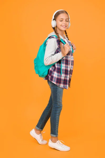 Plecak Dla Hipsterek Uczennica Stylu Casual Trzymać Torbę Szkoły Jesienna — Zdjęcie stockowe