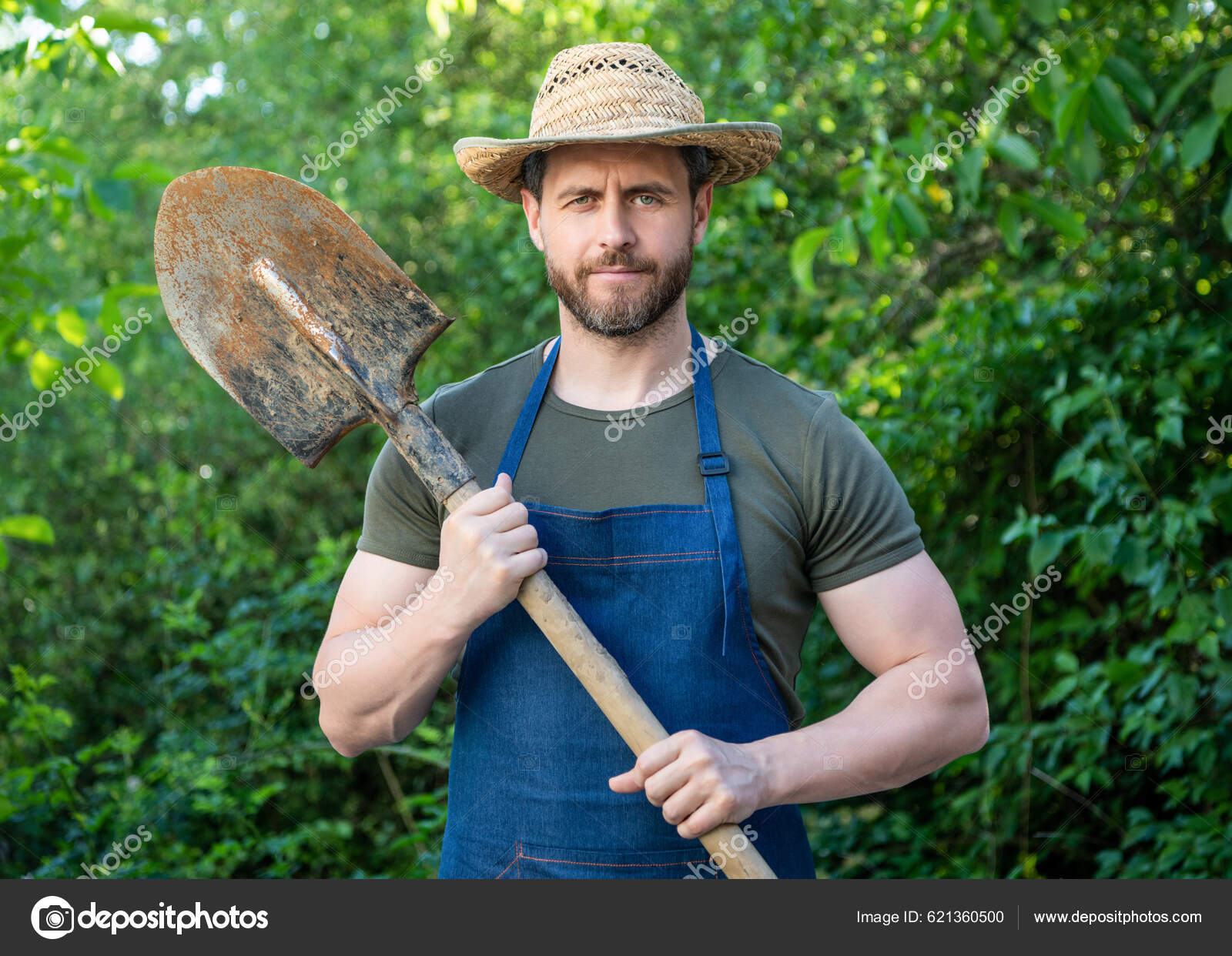 Serious Peasant Man Gardening Apron Farmers Hat Holding Garden Spade —  Stock Photo © stetsik #621360500