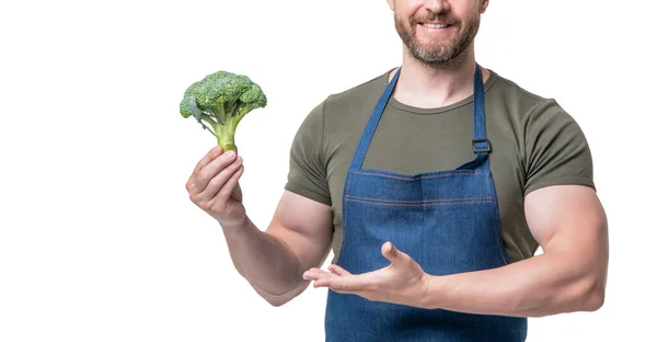 Önlüklü Brokoli Sebzeli Beyaza Izole Edilmiş Bir Adam — Stok fotoğraf