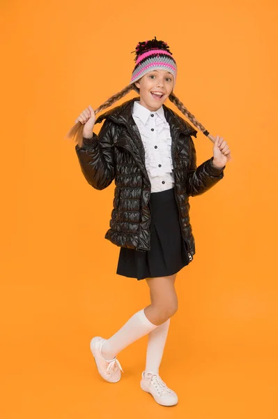 Sıcak Tutacak Elbiseler Okul Sezonu Için Kıyafet Liseli Kız Moda — Stok fotoğraf