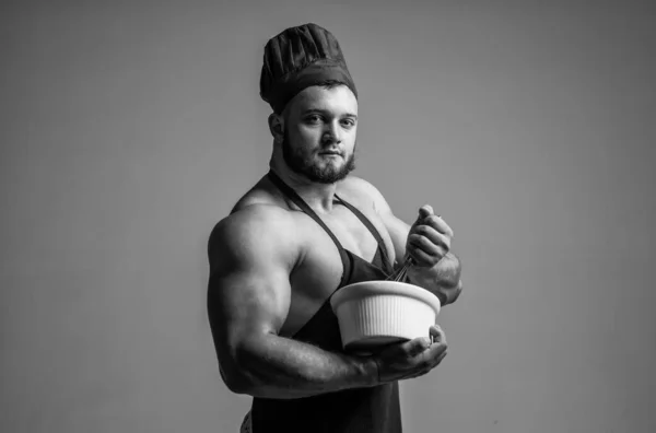 Atletisk Kille Med Starka Muskler Kock Förkläde Matlagning Mat Kök — Stockfoto