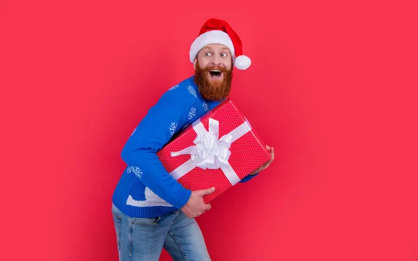 Verraste Man Kerstman Rode Hoed Met Nieuwjaarscadeau Nieuwjaarsverkoop Santa Man — Stockfoto