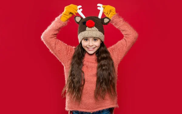 Vintermode För Positivt Tonårsbarn Tonåring Barn Mode Modell Vinter Öronlapp — Stockfoto