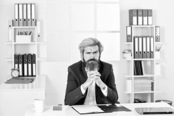 Geschäftsverträge Erfolgreicher Bärtiger Ceo Sakko Selbstbewusster Mann Manager Halten Papiermappe — Stockfoto