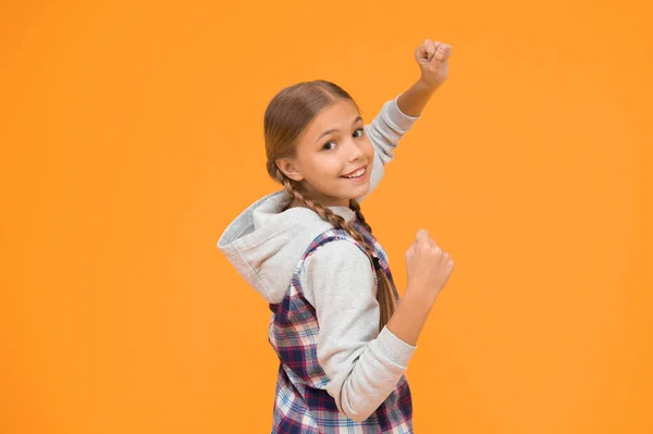 Casual Style Fröhlicher Internationaler Kindertag Kleines Mädchen Gelbem Hintergrund Gute — Stockfoto