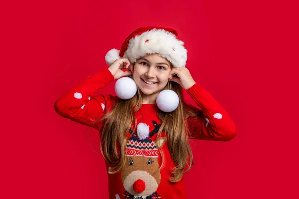 Heureux Adolescent Fille Porter Pull Tenir Boule Neige Noël Joyeux — Photo