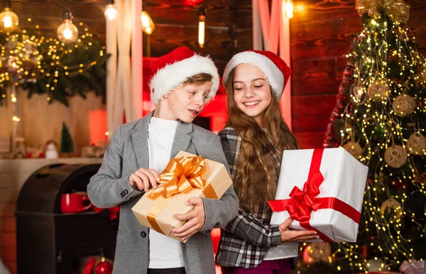 Boxing Day Intrigued Surprise Festive Atmosphere Christmas Eve Boy Girl — Stock Photo, Image