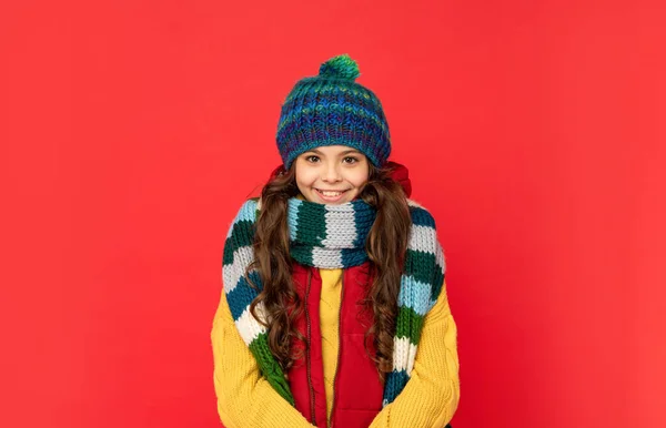 Дівчина Підліток Шарфі Портрет Дитини Теплому Одязі Висловити Позитивні Емоції — стокове фото