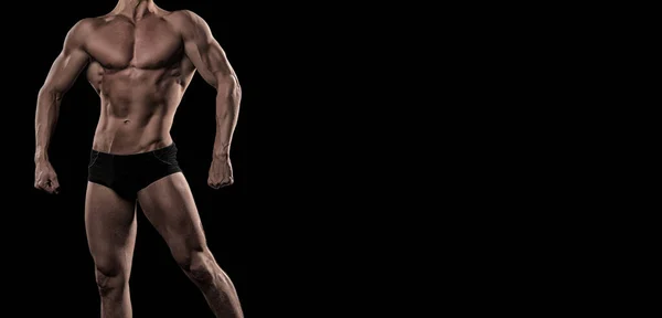 筋肉のボディビルダーとバナースペースをコピーします 筋肉のボディビルダーのスタジオショット 筋肉のボディビルダーの体作りのポーズ 黒い背景に隔離された筋肉のボディビルダー — ストック写真