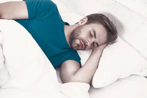 Tips Tidur Lebih Baik Pria Tampan Tidur Tidurlah Yang Nyenyak — Stok Foto