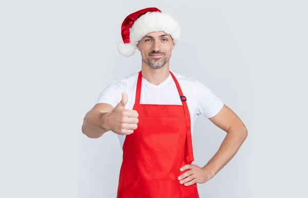 Gülümseyen Olgun Adam Kırmızı Şef Önlüğü Noel Baba Şapkası Takıyor — Stok fotoğraf