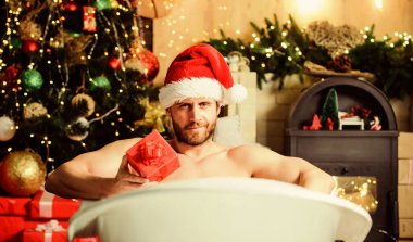 Küçük bir sır. Seksi olgun adam banyosu. Kış tatili Kaslı adam küveti gevşet. En iyi Noel hediyesi. Noel spa 'sı. Kış dekorasyonları. Yeni yılın kutlu olsun. Erotik dilek. Cezbedici hissediyorum.
