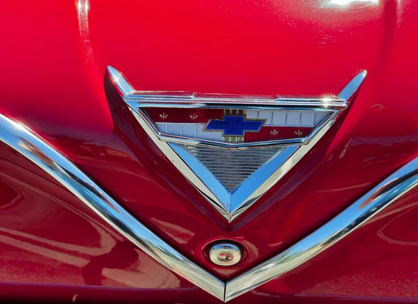 캘리포니아주 로스앤젤레스 2021 Chevrolet Impala Retro Car Brand Closeup — 스톡 사진