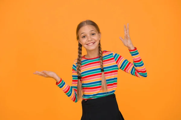 Modewinkel Moet Medeplichtig Zijn Moderne Mode Kindermode Regenboog Stijl Schattig — Stockfoto