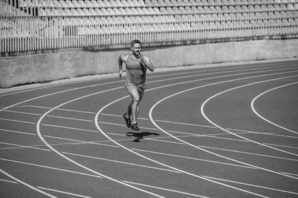 Atlético Muscular Homem Corredor Correndo Estádio Velocidade — Fotografia de Stock