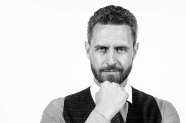 Olgun, profesyonel iş adamı, fotokopi alanı. Beyaz tenli yakışıklı adam. Kendine güvenen erkek patron. Reklam ve duyuru. kopyalama alanı. Erkek güzelliği ve moda.