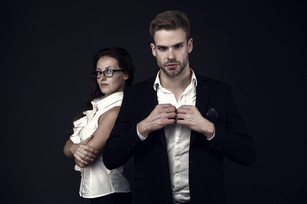 Концепция запуска бизнеса. Красивые люди. Формальный стиль. Деловая пара. Рабочая группа. Концепция партнерства. Офисная мода и корпоративный костюм. Бизнесмен генеральный директор. Бизнесмен и работник
.