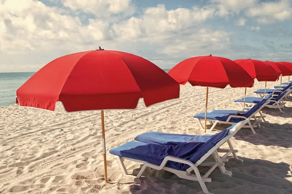 Sun Sea Sunloungers Beach Umbrellas Miami Usa Beach Furniture Summer — Foto de Stock