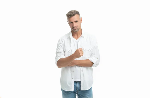 Beyaz Arka Planda Sakallı Olgun Tıraşsız Bir Adam Beyaz Gömlekli — Stok fotoğraf
