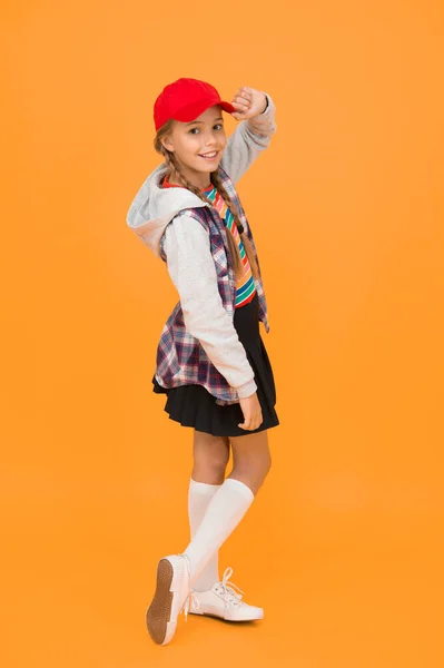 Cool Schoolmeisje Veel Plezier Charismatisch Meisje Gele Achtergrond Tomboy Concept — Stockfoto