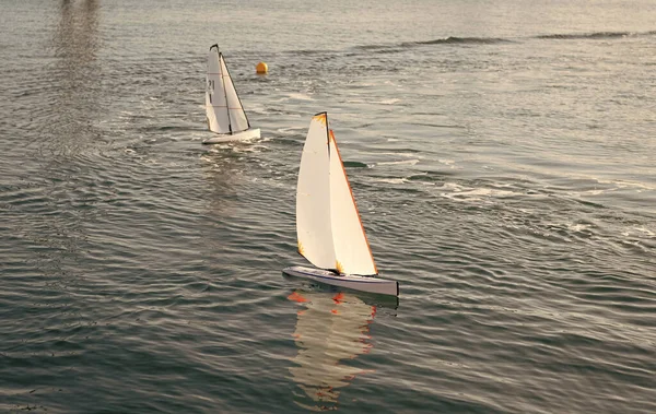 Γιοτ Παιχνίδι Στο Νερό Για Τις Καλοκαιρινές Διακοπές Yachting — Φωτογραφία Αρχείου