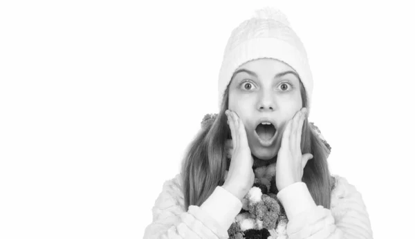 Für Eine Überraschung Warme Kleidung Überraschte Teenie Mädchen Winterkleidung Kinderglück — Stockfoto