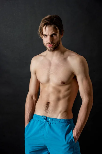 Uomo Muscoloso Con Addominali Isolati Sfondo Nero Uomo Con Addominali — Foto Stock
