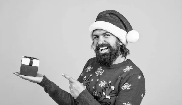 Bearded Santa Man Hold Box Hat Smiling While Prepare Celebrating — Stock Photo, Image
