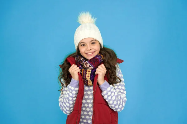 Zimne Dni Wakacje Bądź Aktywny Sezonie Dzieciak Nosi Ciepłe Ubrania — Zdjęcie stockowe