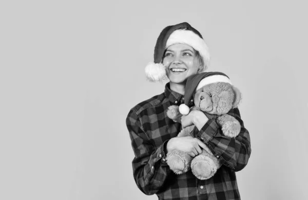 Memórias Natal Infância Menina Com Ursinho Caridade Bondade Belo Abraço — Fotografia de Stock