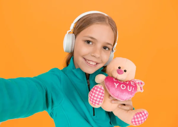 Crias Meu Sorriso Coração Pequena Criança Segurar Namorados Ursinho Pelúcia — Fotografia de Stock
