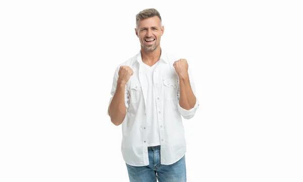 白い背景に孤立した幸せな成熟したUnshaven男 白いシャツを着たUnshaven男 Unshaven男のスタイル アンシャベル男のスタジオショット — ストック写真