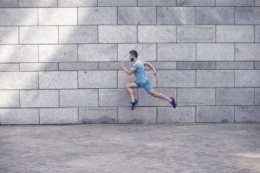 Hareket eden koşucu yan görüşü, mükemmel şekil konsepti.