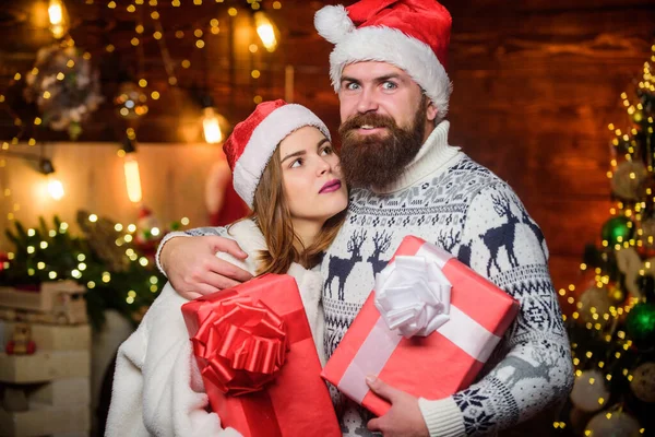 Vintersäsong Shopping Försäljning God Jul Kärleken Luften Glad Tomte Par — Stockfoto