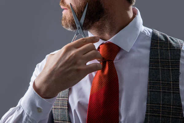 Visão Cortada Homem Cortar Cabelo Com Tesoura Cabeleireiro Homem Barbando — Fotografia de Stock