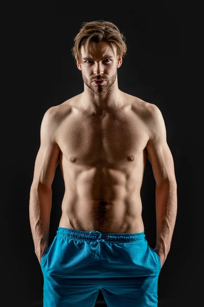Foto Eines Jungen Mannes Mit Muskulösem Bauch Muskulöser Mann Mit — Stockfoto